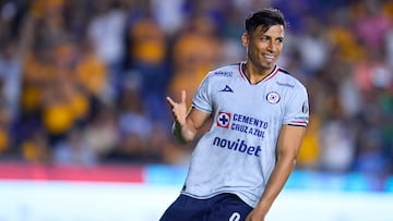 Angel Sepulveda celebrates his goal 1-1 of Cruz Azul during the 12th round match between Tigres UANL and Cruz Azul as part of the Liga BBVA MX, Torneo Apertura 2025 at Universitario Stadium, on October 04, 2025 in Monterrey, Nuevo Leon, Mexico.