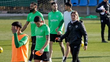 El Elche se entrena con las ausencias de Fidel, Josan, Bigas y Adam