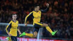 Así fue el tiro libre que cortó la sequía de Sánchez en Arsenal