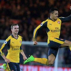 Así fue el tiro libre que cortó la sequía de Sánchez en Arsenal