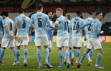 Soccer Football - Champions League - Semi Final First Leg - Paris St Germain v Manchester City - Parc des Princes, Paris, France - April 28, 2021 Manchester City's Kevin De Bruyne celebrates scoring their first goal with Bernardo Silva, John Stones and te