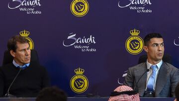 (FILES) In this file photo taken on January 3, 2023, (L to R) Al-Nassr's French coach Rudi Garcia and Portuguese forward Cristiano Ronaldo attend a press conference at the Mrsool Park Stadium in the Saudi capital Riyadh during the unveiling ceremony of Ronaldo. - The Saudi club announced the sacking of Garcia on April 13, 2023. (Photo by AFP)