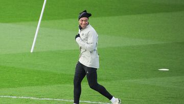 Poissy (France), 13/02/2024.- Paris Saint Germain's Kylian Mbappe participates in a training session of the team in Poissy, France, 13 February 2024. PSG face Real Sociedad in a UEFA Champions League Round of 16 1st leg match on 14 February. (Liga de Campeones, Francia) EFE/EPA/TERESA SUAREZ
