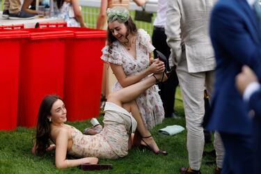 Ambiente durante  el primer día del Festival del Derby de Epsom en Surrey. Es una carrera de galope plano de 2423 metros de distancia y su primera edición fue en 1780.