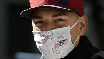 A private mail employee wearing a face mask with the shield of Argentina&#039;s River Plate football club poses while delivering correspondence during the lockdown imposed by the government against the spread of the new coronavirus, in Buenos Aires on Apr