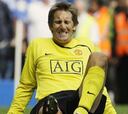 Van der Sar amplía su contrato con el United hasta junio de 2010