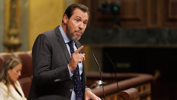 El diputado electo y secretario general del PSOE de Valladolid, Óscar Puente, interviene durante la primera sesión del debate de investidura del líder del PP, en el Congreso de los Diputados, a 26 de septiembre de 2023, en Madrid (España). El presidente del PP, Alberto Núñez Feijóo, se somete hoy a su debate de investidura en el Congreso, el primero en el que se escucharán discursos en lenguas cooficiales y se podrán usar pinganillos para recibir la traducción simultánea. Su candidatura se vota en 'primera vuelta' mañana miércoles, 27 de septiembre, cuando se activará la cuenta atrás por si hay nuevas elecciones. Los barones del PP han apoyado a Feijóo en su debate.
26 SEPTIEMBRE 2023;MADRID;PRIMERA SESIÓN DEBATE;FEIJÓO;CONGRESO DE LOS DIPUTADOS
Eduardo Parra / Europa Press
26/09/2023