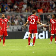 Rummenigge solo salva a dos jugadores de la debacle