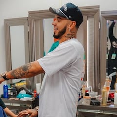 Anuel sorprende a Karol G y se presentan juntos en concierto