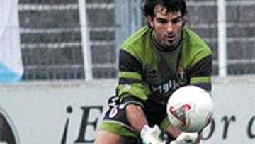 <b>JUANJO VALENCIA</b>. El meta espera ser el elegido por Marcelino para ser el titular ante el Getafe.