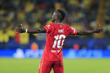 2-3. Sadio Mané celebra el tercer gol.