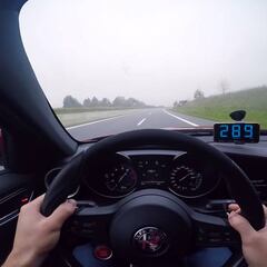 Así circula un coche a 300 km/h por una autopista