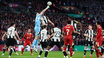 Liverpool cae con Newcastle en la final de la Carabao Cup