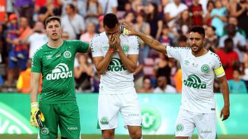 Los jugadores sobrevivientes de la tragedia de Chapecoense, siguen dando su emotivo testimonio de vida. "Esto me queda de lección: aprovechar la vida y hacer el bien", afirmó Ruschel. 

Follmann, Neto y Ruschel, los tres se han encargado de levantarse y dar enseñanzas de vida. 