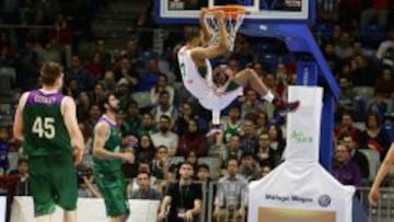 Randolph machaca ante Cooley y Dani Díez.