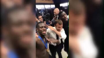 Presidente de Francia celebra el título con el 'dab-dance'