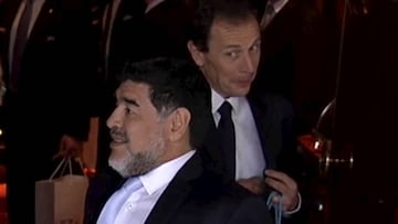 Este gesto de Butragueño al pasar junto a Maradona fue la comidilla en las redes sociales...