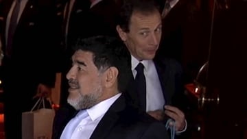 Este gesto de Butrague&ntilde;o al pasar junto a Maradona fue la comidilla en las redes sociales...