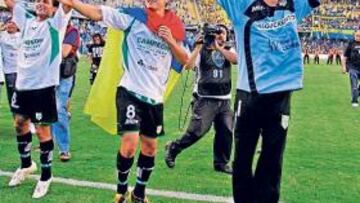 <b>FESTEJO. </b>De izquierda a derecha, Bustamante, James Rodríguez y Lucchetti celebran el Apertura.