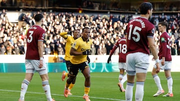 DT de Wolverhampton elogia el trabajo de Jhon Arias como interior