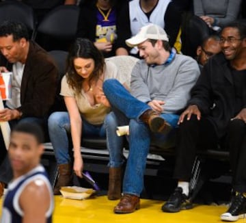 Mila Kunis y Ashton Kutcher, la pareja de moda que desata pasiones en el Staples