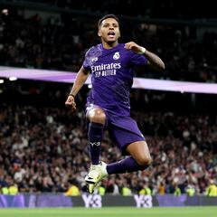 El delantero del Real Madrid se echó el equipo a la espalda, con un doblete, en ausencia de Vinicius. Dos goles de bella factura y entrando por la banda de su compatriota. En el primero tiró una diagonal, se acomodó la pelota y la pegó con pierna derecha desde fuera del área. Golazo.