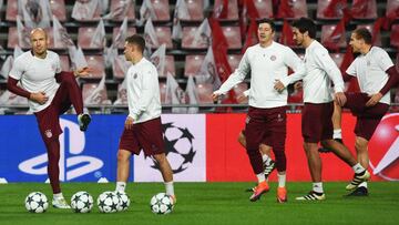 Los jugadores del Bayern, trabajando en el Phillips Stadium.