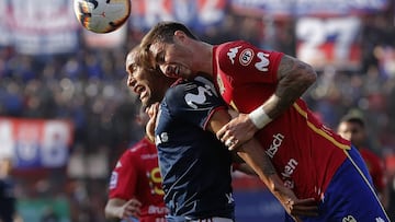 Futbol, Union Espanola vs Universidad de Chile.
 Septima fecha, segunda vuelta Campeonato 2019.
 El  jugador de Union Espanola Jose Manuel Aja disputa el balon con Leandro Benegas de Universidad de Chile durante el partido de primera division realizado en el estadio Santa Laura de Santiago, Chile.
 14/09/2019
 Felipe Zanca/Photosport
 
 Football, Union Espanola vs Universidad de Chile
 Seventh date, second round Championship 2019.
 Union Espanola&#039;s player Jose Manuel Aja battles for the ball against Leandro Benegas of Universidad de Chile during the first division football match held at  the Santa Laura stadium in Santiago, Chile.
 14/09/2019
 Felipe Zanca/Photosport