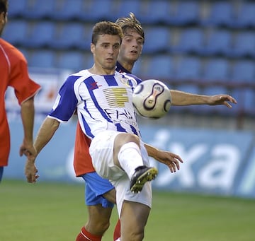 Fue jugador del Atlético de Madrid B en la temporada 01/02 donde fue compañero de Fernando Torres, posteriormente pasó por varios equipos hasta que en 2006 recaló en las filas del Leganés donde jugó durante cuatro temporadas