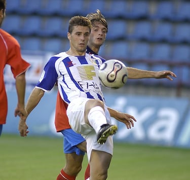 Fue jugador del Atlético de Madrid B en la temporada 2001-02 donde fue compañero de Fernando Torres, posteriormente pasó por varios equipos hasta que en 2006 recaló en las filas del Leganés donde jugó durante cuatro temporadas.