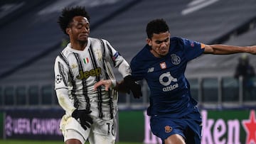 Juan Cuadrado y Luis D&iacute;az durante el Juventus - Porto por Champions League.