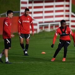 Duelo en El Molinón para intentar olvidar la mala racha en la liga