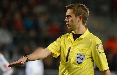 UEFA designate Turpin to oversee Sevilla-Manchester United