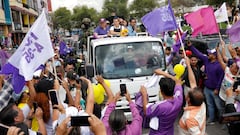 Supporters cheer for Ecuadorean presidential candidate Daniel Noboa during his closing campaign, in Quito, Ecuador October 11, 2023. REUTERS/Karen Toro