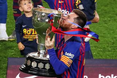 Leo Messi ha conseguido diez Ligas con el FC Barcelona. Es el segundo jugador con más Ligas después de Paco Gento con doce.