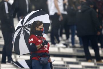 Estas fueron las imágenes más llamativas que dejó la vuelta de los fanáticos de Colo Colo a Pedrero. El Doctor Ugarte, Miiko Albornoz y hasta un bebé llegaron al recinto.