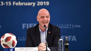 Infantino habla ante los periodistas en Estambul