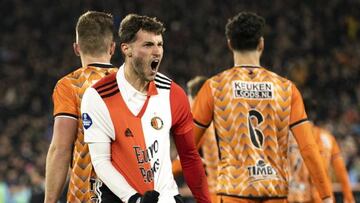 Giménez celebra su gol en el partido contra el Volendam.