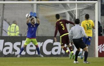 1-0. Thiago Silva anotó el primer tanto.