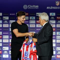 Julián, ya inscrito, invita a la afición a la Noche de bienvenida