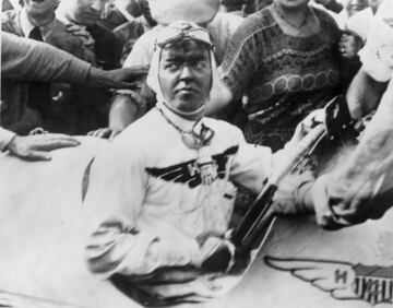 Milton abre la lista de pilotos con doble victoria en la Indy 500, algo que él fue el primero de la historia en conseguir. Además, en 1921 se coronó como cuarto campeón de la AAA, el germen de lo que hoy es la actual IndyCar.