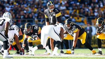 PITTSBURGH, PA - NOVEMBER 08: Ben Roethlisberger #7 of the Pittsburgh Steelers calls a play during the first half of the game against the Oakland Raiders at Heinz Field on November 8, 2015 in Pittsburgh, Pennsylvania.   Jared Wickerham/Getty Images/AFP
 == FOR NEWSPAPERS, INTERNET, TELCOS &amp; TELEVISION USE ONLY ==