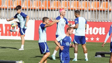 Koke, Griezmann y Memphis bromean en el entrenamiento del Atlético.