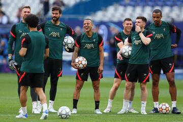 Liverpool entrenó este viernes en el Stade de France en la previa de la final que se jugará el sábado a partir de las 2 de la tarde. Luis Díaz fue protagonista con su alegría.
