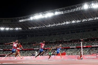 Después del largo reinado de dominio de Usain Bolt en el atletismo masculino, el italiano Lamont Marcell Jacobs sorprendió al mundo y se llevó a casa el oro en la final masculina de 100 metros el domingo. Para obtener esta toma, el fotógrafo del personal de Getty Images, Cameron Spencer, configuró de manera experta una cámara remota en el exterior de la pista y la activó desde su posición de disparo en el interior.