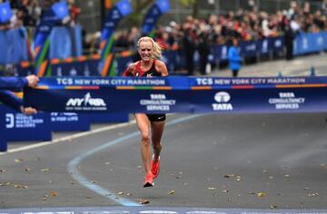 Shalane Flanagan llegando a meta. 