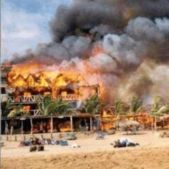 Reportan incendio en zona hotelera de Zipolite, Oaxaca