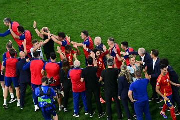 Pasillo de celebración a los finalistas.