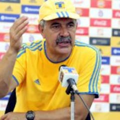 Tuca es el DT interino; viaja comitiva tras Osorio