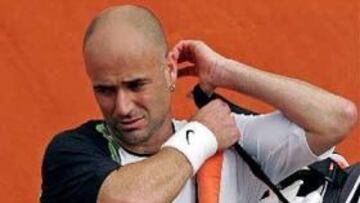 <b>DERROTA INESPERADA. </b>Andre Agassi ha dicho adiós a Roland Garros en primera ronda al caer ante el finlandés Jarkko Nieminen.